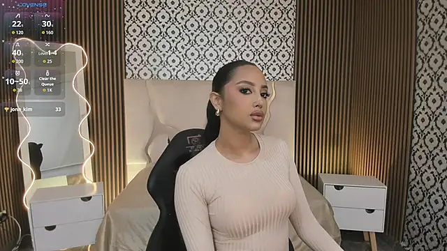 BEELLA TAY1 online show from 10/25/25, 12:56