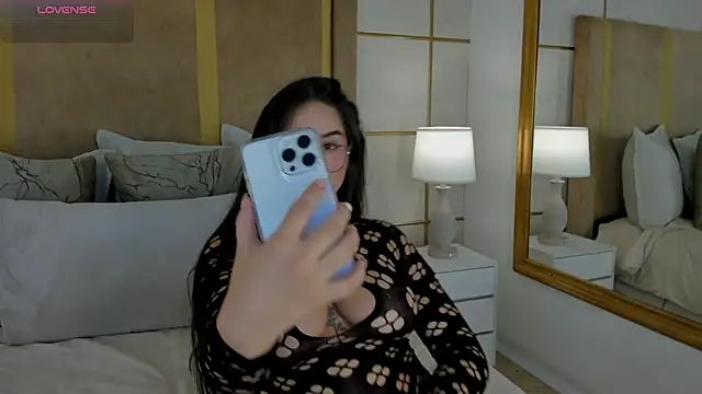 lyrabellini online show from 02/10/26, 11:03