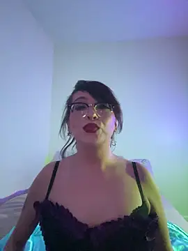 Snapshot of MiniMonroe chatting on 10/12/25, 01:54 MiniMonroe online show from 10/12/25, 01:54