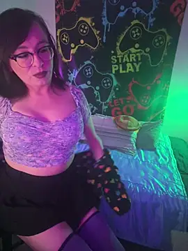 Snapshot of MiniMonroe chatting on 10/21/25, 04:46 MiniMonroe online show from 10/21/25, 04:46