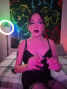 Snapshot of MiniMonroe chatting on 11/05/25, 08:36 MiniMonroe online show from 11/05/25, 08:36