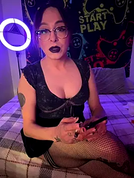 Snapshot of MiniMonroe chatting on 11/06/25, 09:43 MiniMonroe online show from 11/06/25, 09:43