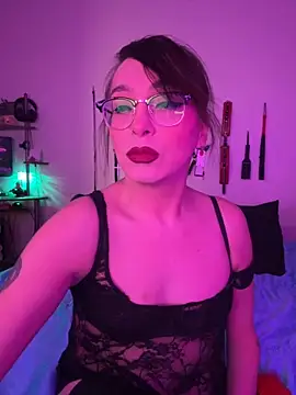 Snapshot of MiniMonroe chatting on 11/15/25, 11:29 MiniMonroe online show from 11/15/25, 11:29