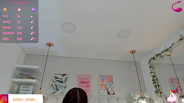 Isabella  gonzalez  online show from 11/26/25, 03:29