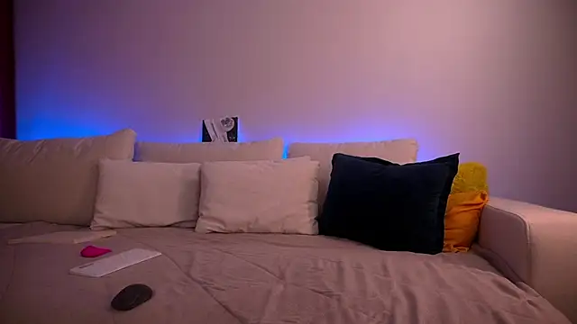 Snapshot of _infinitespring_ chatting on 11/10/25, 08:13 infinitespring online show from 11/10/25, 08:13