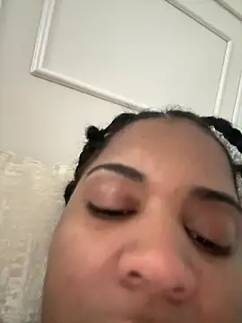 dollfacee7 online show from 10/19/25, 01:56