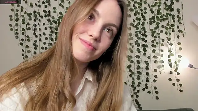 Snapshot of sweet_and_flirt chatting on 10/14/25, 07:31 sweet and flirt online show from 10/14/25, 07:31