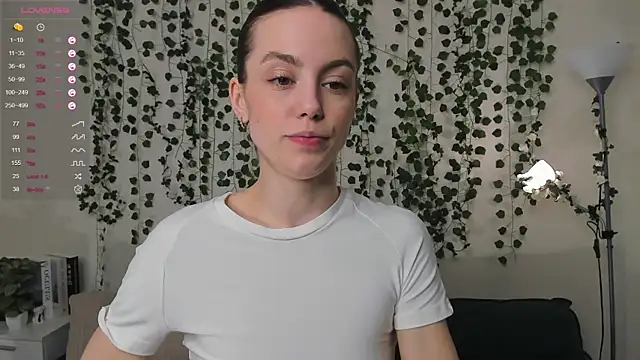 Snapshot of sweet_and_flirt chatting on 10/22/25, 07:30 sweet and flirt online show from 10/22/25, 07:30