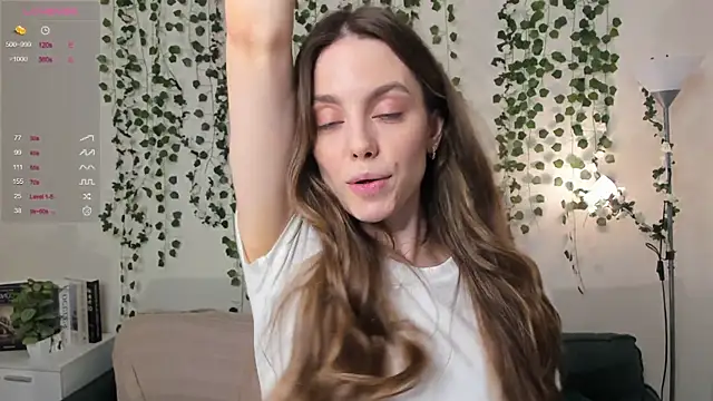 Snapshot of sweet_and_flirt chatting on 10/28/25, 07:23 sweet and flirt online show from 10/28/25, 07:23