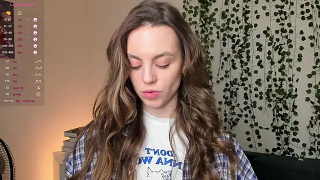 Snapshot of sweet_and_flirt chatting on 11/23/25, 06:46 sweet and flirt online show from 11/23/25, 06:46