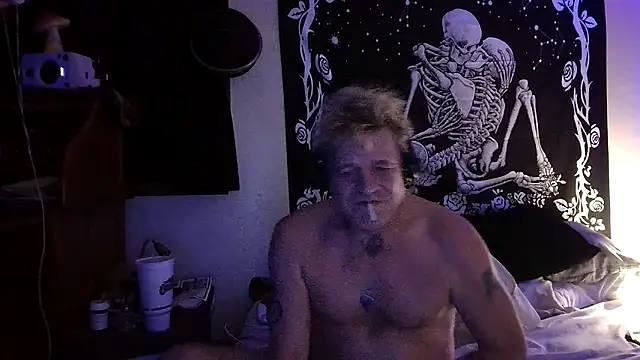 whitehole4bbc252 online show from 04/21/26, 02:04