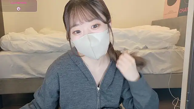 yura ra ra online show from 04/17/26, 03:15