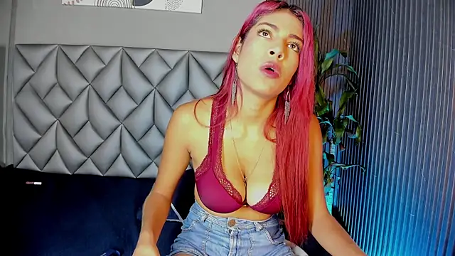 Snapshot of Luna_Ember chatting on 11/11/25, 12:27 Luna Ember online show from 11/11/25, 12:27