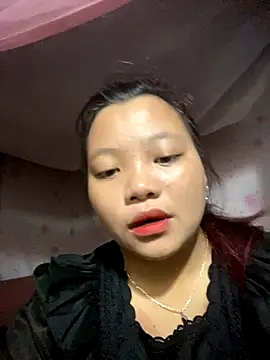 Snapshot of minyka chatting on 10/16/25, 12:11 minyka online show from 10/16/25, 12:11