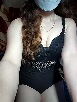 LeanaLy online show from 10/16/25, 02:45