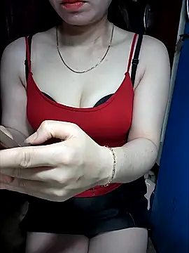 LeanaLy online show from 11/10/25, 07:29