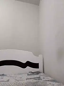 Snapshot of Camilanifeta chatting on 12/18/25, 04:35 Camilanifeta online show from 12/18/25, 04:35