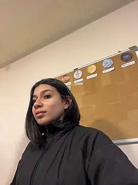 AlyssaRay online show from 04/01/26, 11:44