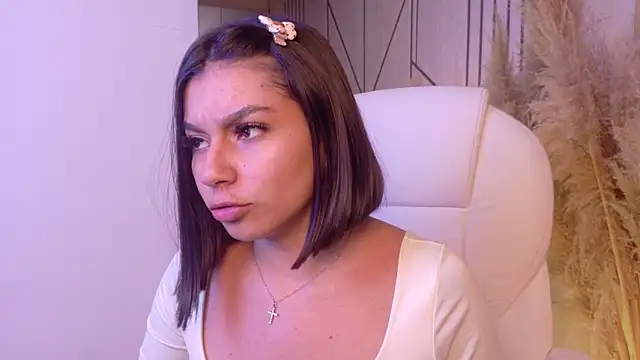 AlyssaRay online show from 04/15/26, 07:58