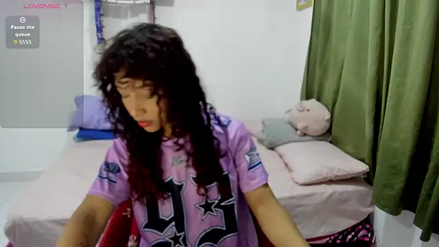 Snapshot of briar_05 chatting on 11/14/25, 01:26 briar 05 online show from 11/14/25, 01:26