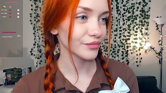 Snapshot of Foxy_blush chatting on 10/28/25, 06:10 Foxy blush online show from 10/28/25, 06:10