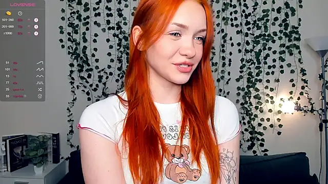 Snapshot of Foxy_blush chatting on 11/11/25, 07:03 Foxy blush online show from 11/11/25, 07:03