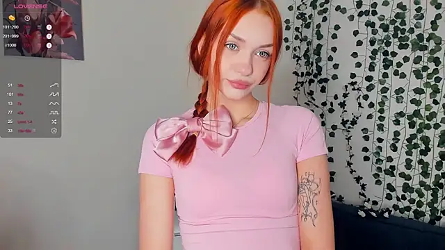 Snapshot of Foxy_blush chatting on 11/15/25, 08:38 Foxy blush online show from 11/15/25, 08:38