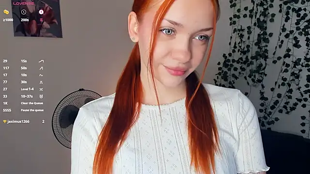 Snapshot of Foxy_blush chatting on 11/23/25, 08:19 Foxy blush online show from 11/23/25, 08:19