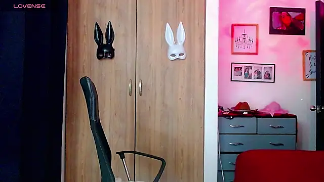 Sofiabigcock22 online show from 12/18/25, 04:51