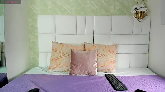 denisse khan online show from 04/10/26, 10:14