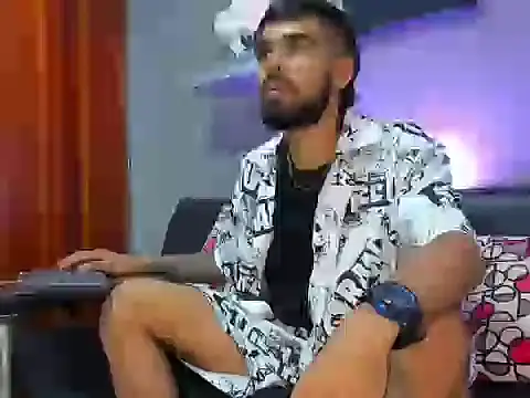 Snapshot of black_kameron_ chatting on 11/02/25, 01:08 black kameron online show from 11/02/25, 01:08