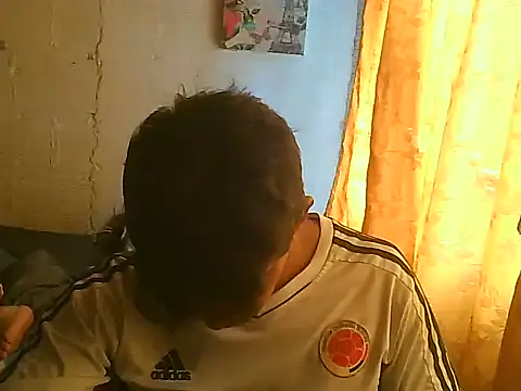 Snapshot of horny_latin_couple1 chatting on 10/16/25, 01:56 horny latin couple1 online show from 10/16/25, 01:56