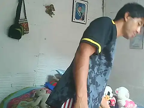 Snapshot of horny_latin_couple1 chatting on 10/17/25, 02:19 horny latin couple1 online show from 10/17/25, 02:19