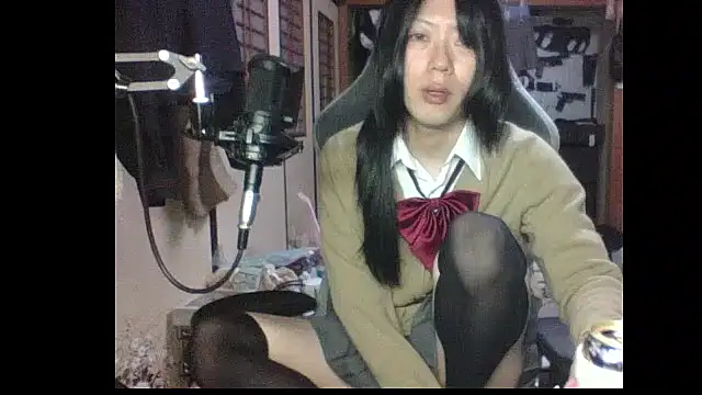 Snapshot of harinyanxxx chatting on 11/23/25, 05:02 harinyanxxx online show from 11/23/25, 05:02
