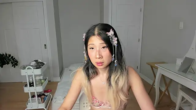 Jiwooe online show from 08/02/26, 10:41
