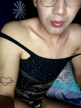 Snapshot of karola_horny chatting on 10/15/25, 01:17 karola horny online show from 10/15/25, 01:17