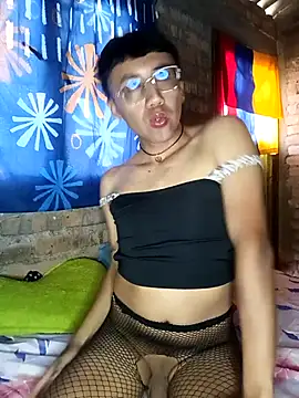 Snapshot of karola_horny chatting on 10/23/25, 01:32 karola horny online show from 10/23/25, 01:32