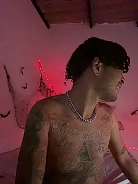 Snapshot of Sweett_pain chatting on 10/27/25, 03:21 Sweett pain online show from 10/27/25, 03:21