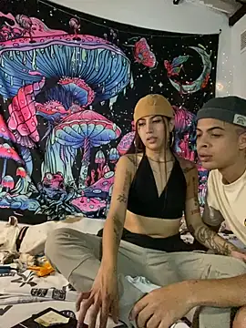 Snapshot of Sweett_pain chatting on 11/08/25, 04:56 Sweett pain online show from 11/08/25, 04:56