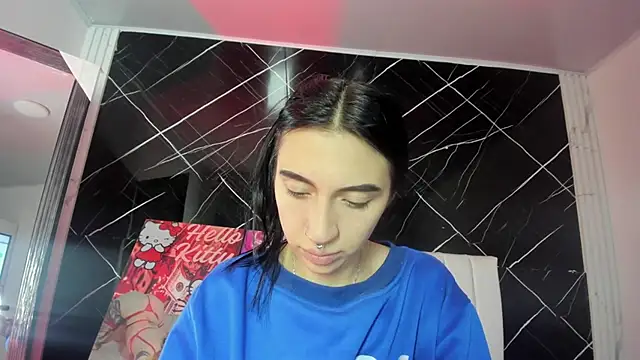 Snapshot of Candy_leilaa3 chatting on 11/29/25, 04:59 Candy leilaa3 online show from 11/29/25, 04:59