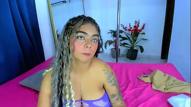 Snapshot of amber_love03 chatting on 12/17/25, 09:15 amber love03 online show from 12/17/25, 09:15