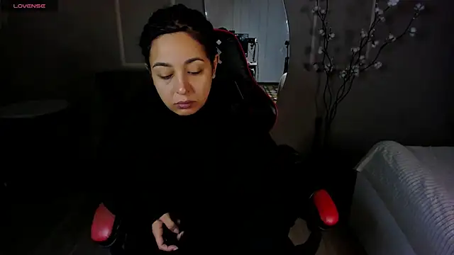 Aisha Goldstein online show from 11/16/25, 05:46