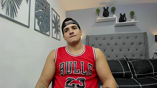 Snapshot of violeta_and_maxx chatting on 11/03/25, 09:05 violeta and maxx online show from 11/03/25, 09:05