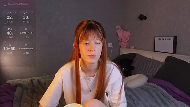 Snapshot of Soundless-Voice chatting on 11/12/25, 03:01 Soundless-Voice online show from 11/12/25, 03:01