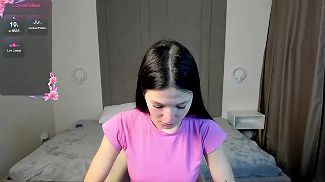 Snapshot of ChillGato chatting on 11/18/25, 01:33 ChillGato online show from 11/18/25, 01:33