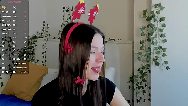 Snapshot of ChillGato chatting on 12/15/25, 01:32 ChillGato online show from 12/15/25, 01:32