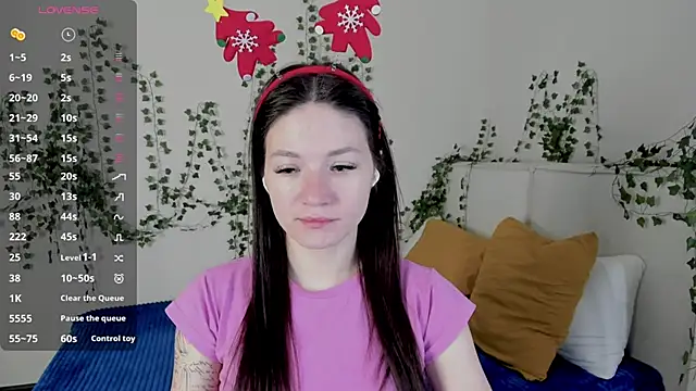 Snapshot of ChillGato chatting on 12/17/25, 01:33 ChillGato online show from 12/17/25, 01:33