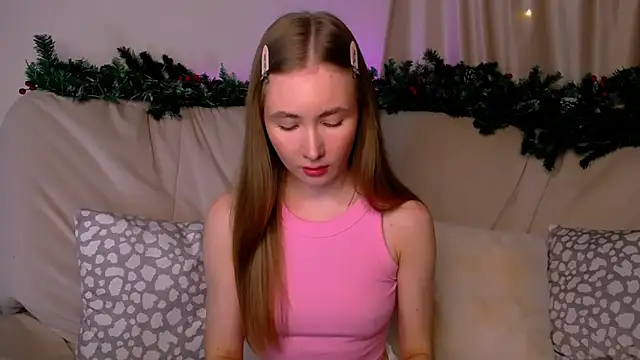 Snapshot of EllyColins chatting on 12/19/25, 03:02 EllyColins online show from 12/19/25, 03:02