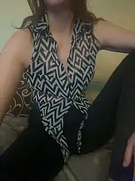 Snapshot of KittieCreme chatting on 11/06/25, 11:33 KittieCreme online show from 11/06/25, 11:33