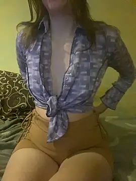 Snapshot of KittieCreme chatting on 11/08/25, 01:11 KittieCreme online show from 11/08/25, 01:11